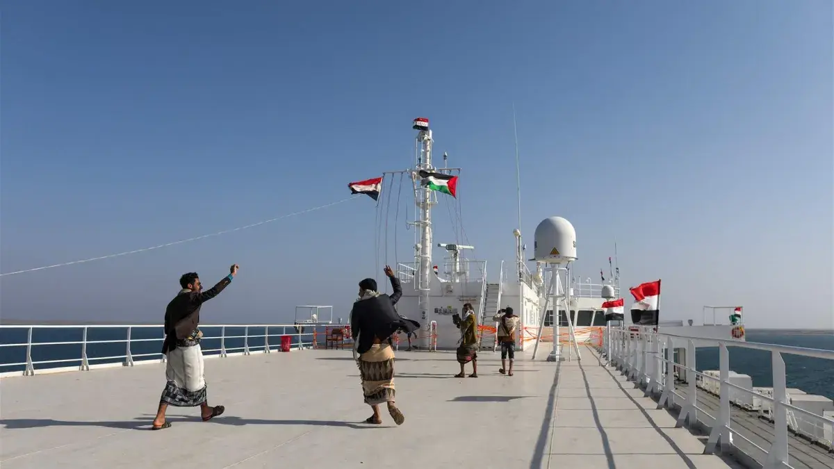 هجوم حوثي على ميناء المخا غرب اليمن.. و4 انفجارات تهز المدينة