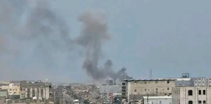 مدير ميناء المخا: أضرار جسيمة لحقت بالبنية التحتية للميناء جراء الاستهداف الحوثي
