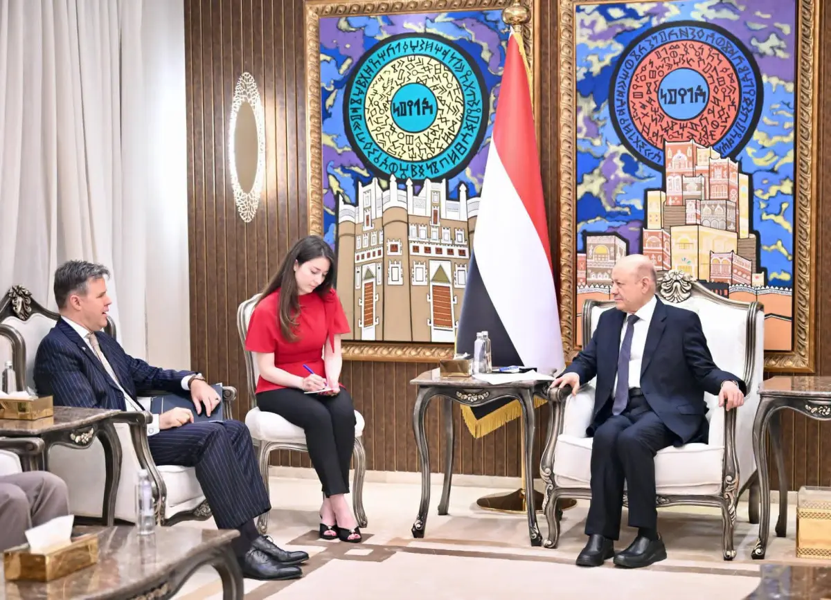 رئيس مجلس القيادة : استهداف ميناء المخا يكشف حرب المليشيات الممنهجة على مقدرات الشعب اليمني وشرايين حياته