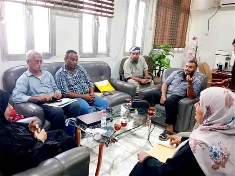 مدير عام التواهي يناقش مع مديرة التخطيط والتعاون ا...
