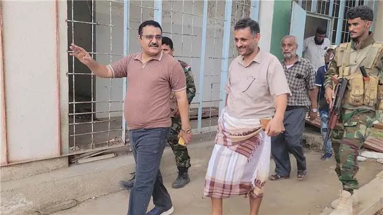 مدير عام البريقة يدشن مشروع إعادة تأهيل وحدة البناء (الحسوة ) لتكون فرعاً لمكتب أشغال المديرية