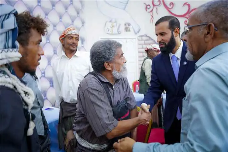 محافظ أبين يدشن عقد قران (200) شاب وشابة من ذوي ال...