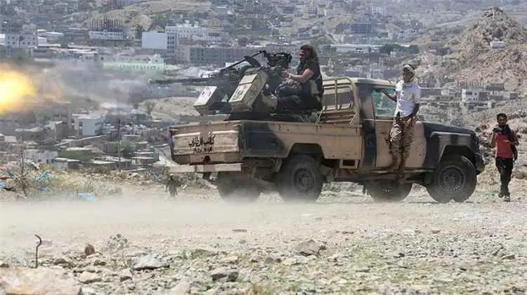 قصف مدفعي يضرب تحركات الحـ.ـوثيين بعد رصد تعزيزات...