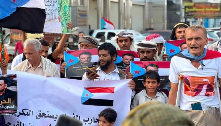 احتشاد جماهيري أمام سجن المنصورة رفصاً للاعتقال ال...