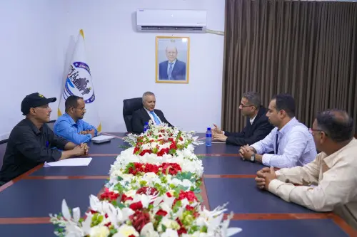 وزير الشؤون الاجتماعية والعمل يناقش تطوير أداء مكت...