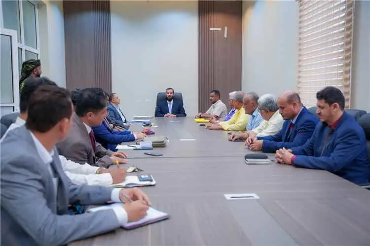 في مراسم التسليم والتسلّم.. محافظ أبين يكرّم الساب...