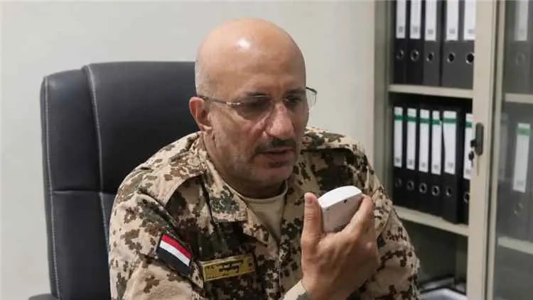 من غرفة العمليات المركزية.. طارق صالح: المخا تحت السيطرة والردع قادم بعد جريمة الاستهداف الحـ.ـوثي