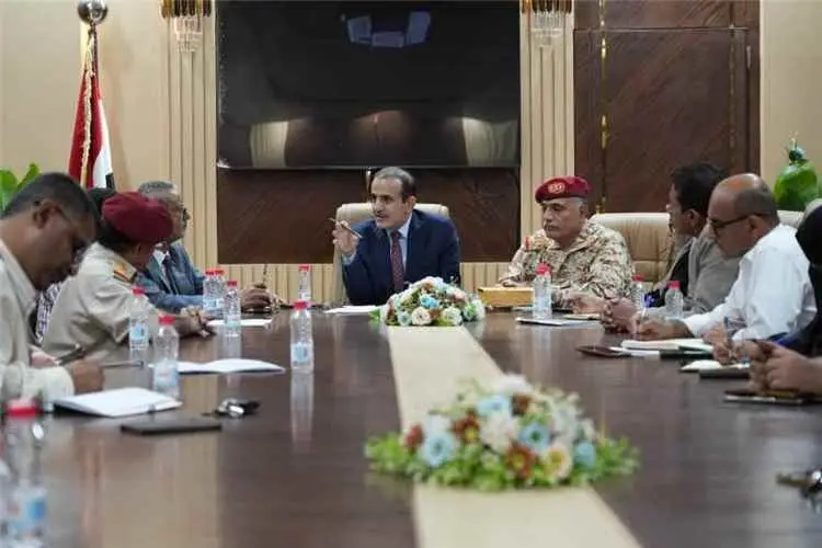وزير الصحة يوجّه برفع الجاهزية وتفعيل غرفة العمليا...