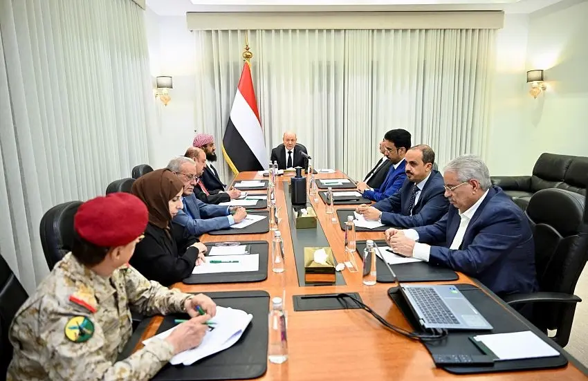 صواريخ الحوثي تحرق الجبهات... وبيان مجلس الدفاع ال...