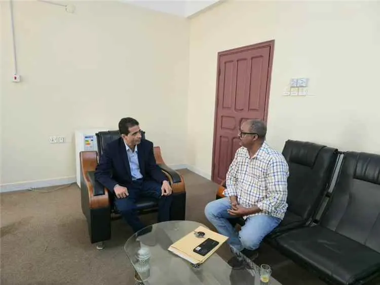 وكيل حضرموت للشؤون المالية والإدارية يلتقي مدير ال...
