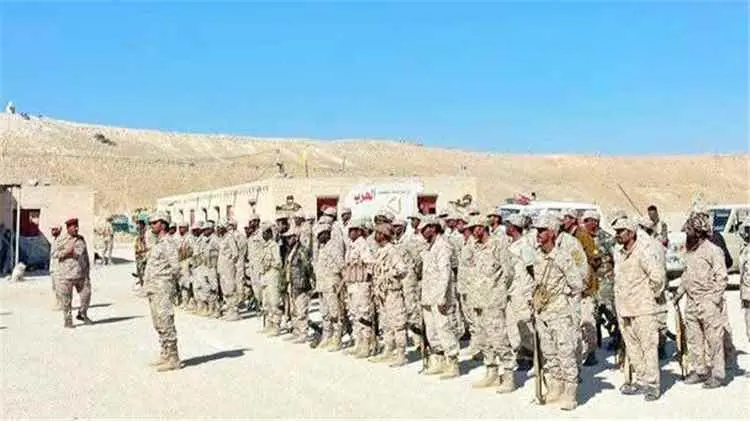 قائد المنطقة العسكرية الثانية يتفقد معسكر الأدواس...
