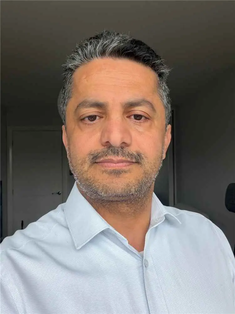 الصحفي محمد حنشي يتهم علي البخيتي بمواصلة خدمة الح...