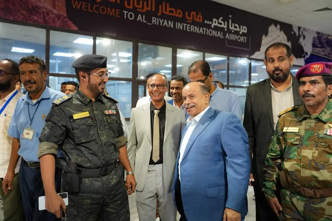 الخنبشي يتفقد مطار الريان ومينائي المكلا والضبة ويشدد على تعزيز حماية المنشآت الحيوية
