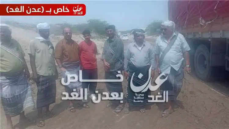 فتح الخط الدولي بين عدن وحضرموت في وادي أحور عقب إزالة مخلفات السيول