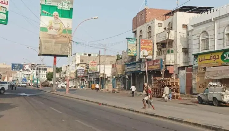 لليوم الثالث.. عدن تصعّد سلمياً رفضاً لتردي الخدمات والوصاية الخارجية