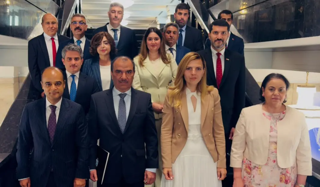 القائم بأعمال السفارة اليمنية يشارك في اجتماع وزير...