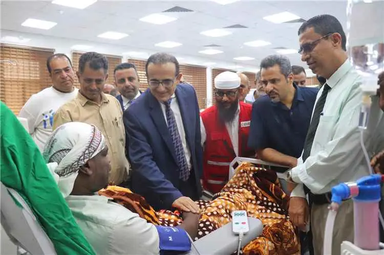 وزير الصحة ومحافظ لحج يدشِّنان مركز الغسيل الكلوي بمستشفى (ابن خلدون) العام بالحَوطَة بدعم قطري