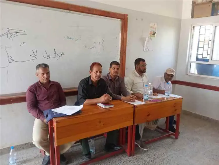 مدير تربية الشمايتين يبحث مع مدراء العزل البعيدة ا...