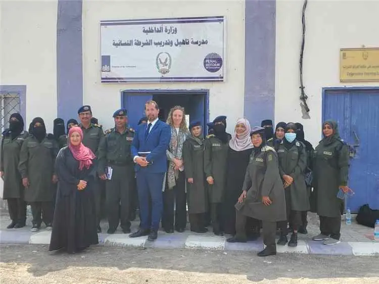 وفد هولندي يطلع  بديوان وزارة الداخلية على برامج د...