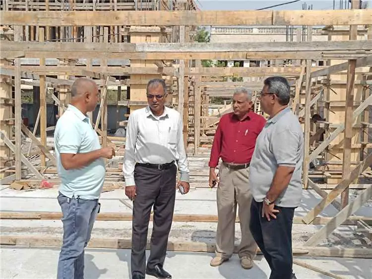مدير عام المعلا القلعة يتفقد أعمال تجهيز وتأهيل مب...