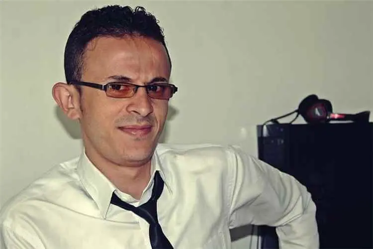 صحفي يمني يستعيد ليلة قاسية في معتقل بصنعاء: دخلت...