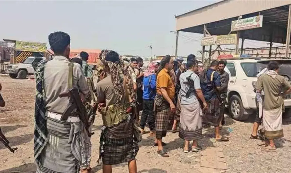 مسلحون يغلقون سوق القات في "إنماء" بعدن على خلفية...
