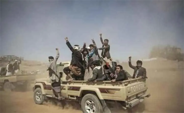 الحوثيون يضغطون على مشايخ ووجهاء صنعاء وعمران لرفد...