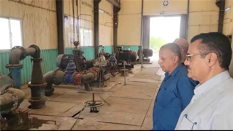 "الداؤودي" و"باخبيرة" يتفقدان محطة المجزرة لضخ المياه في مديرية البريقة