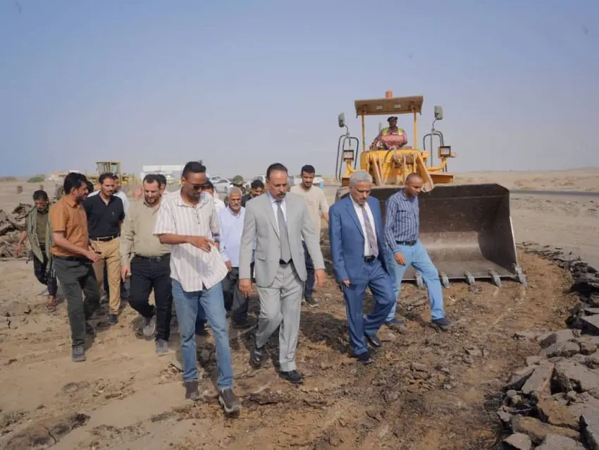 تدشين مشروع لإعادة تأهيل جسر وادي بناء بأبين بعد ت...
