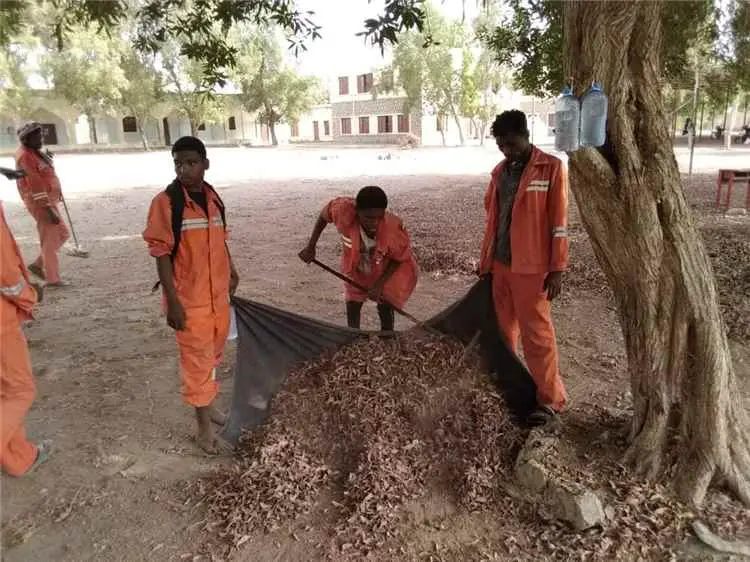 استجابة لنداء مدرسة الميثاق بنين..  صندوق النظافة...