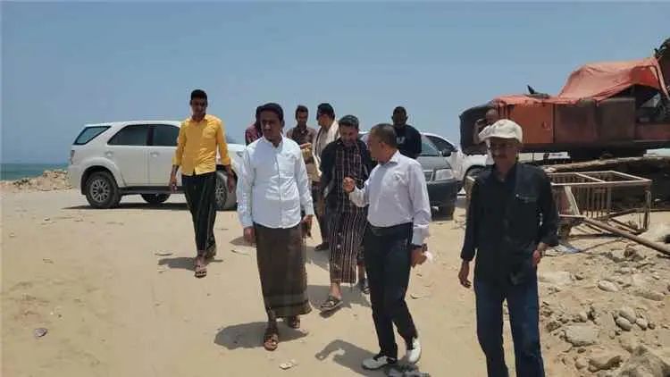 مدير عام مؤسسة مياه ساحل حضرموت يتفقد سير العمل بف...