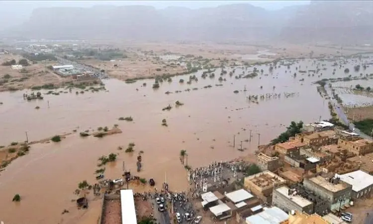 الأرصاد يحذر من مخاطر السيول وتقلبات الطقس ويطلق ن...