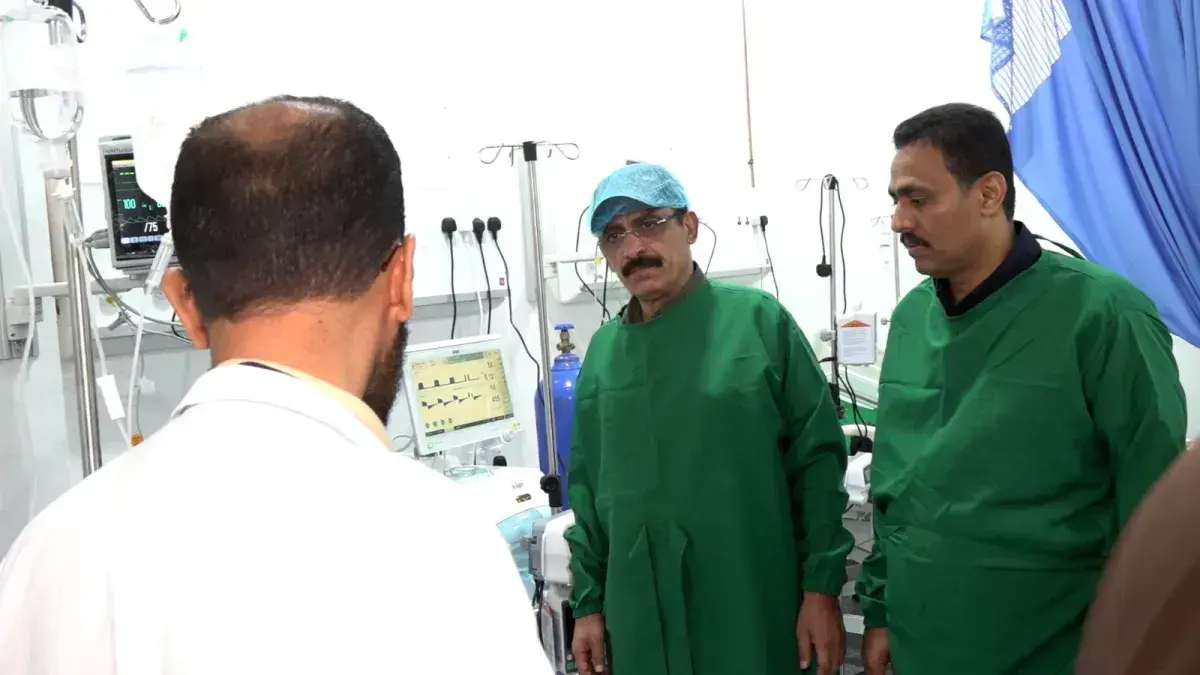 بطل المقاومة الوطنية يزور جرحى العدوان الحوثي.. والمكتب السياسي يؤكد الردع