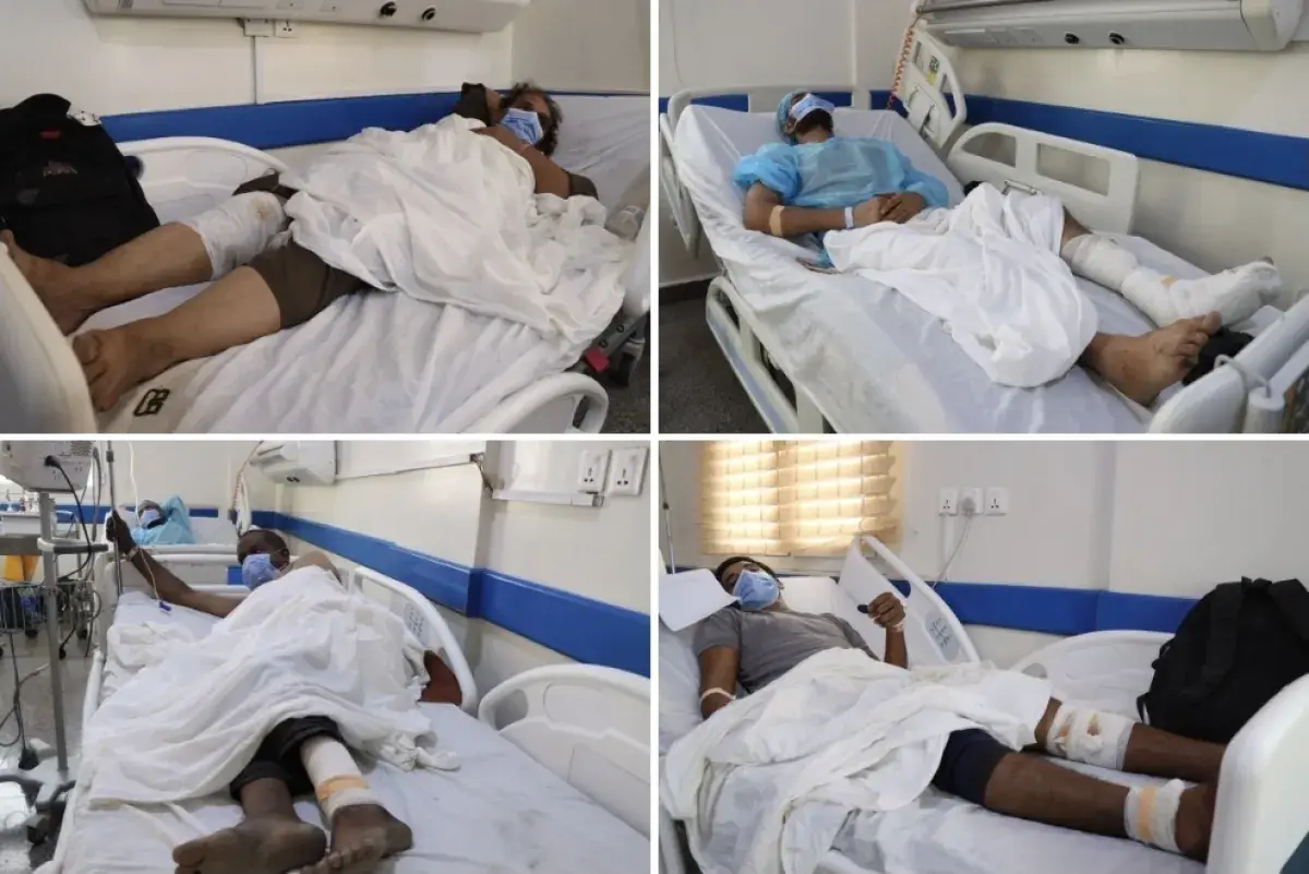 المخا تستقبل جرحى سفينة استهدفها الحوثيون في باب ا...