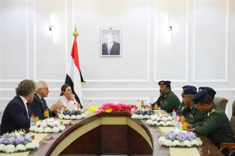 وزارة الداخلية تبحث مع فريق الخبراء التابع للاتحاد...