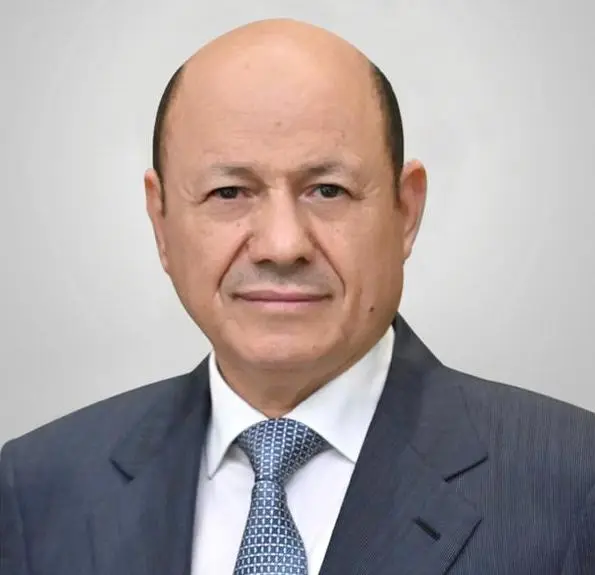 رئيس مجلس القيادة يعزي بوفاة النائب محمد الكويتي