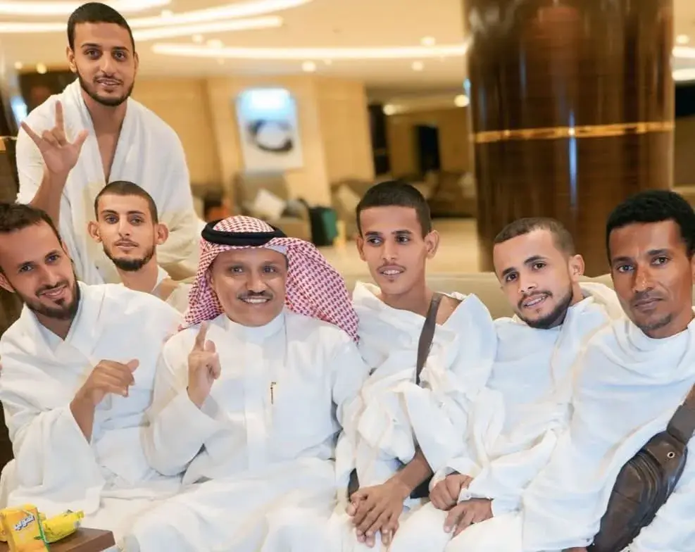 عقب وصولهم إلى مكة المكرمة.. معتمرو الصم والبكم يش...