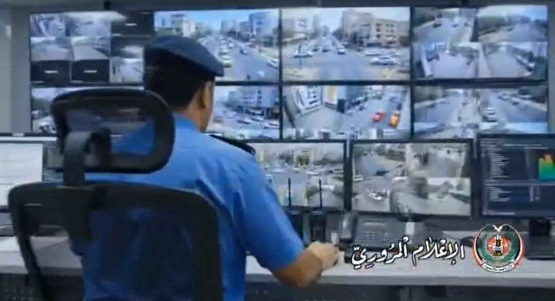 شاهد كواليس ضبط سائقَين فارين بصنعاء.. دهس مواطن و...