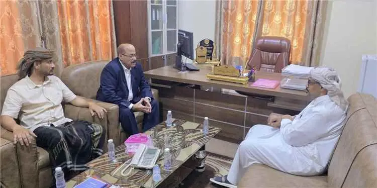 اللواء سعيد العامري يناقش مع مدير مصلحة شؤون القبا...