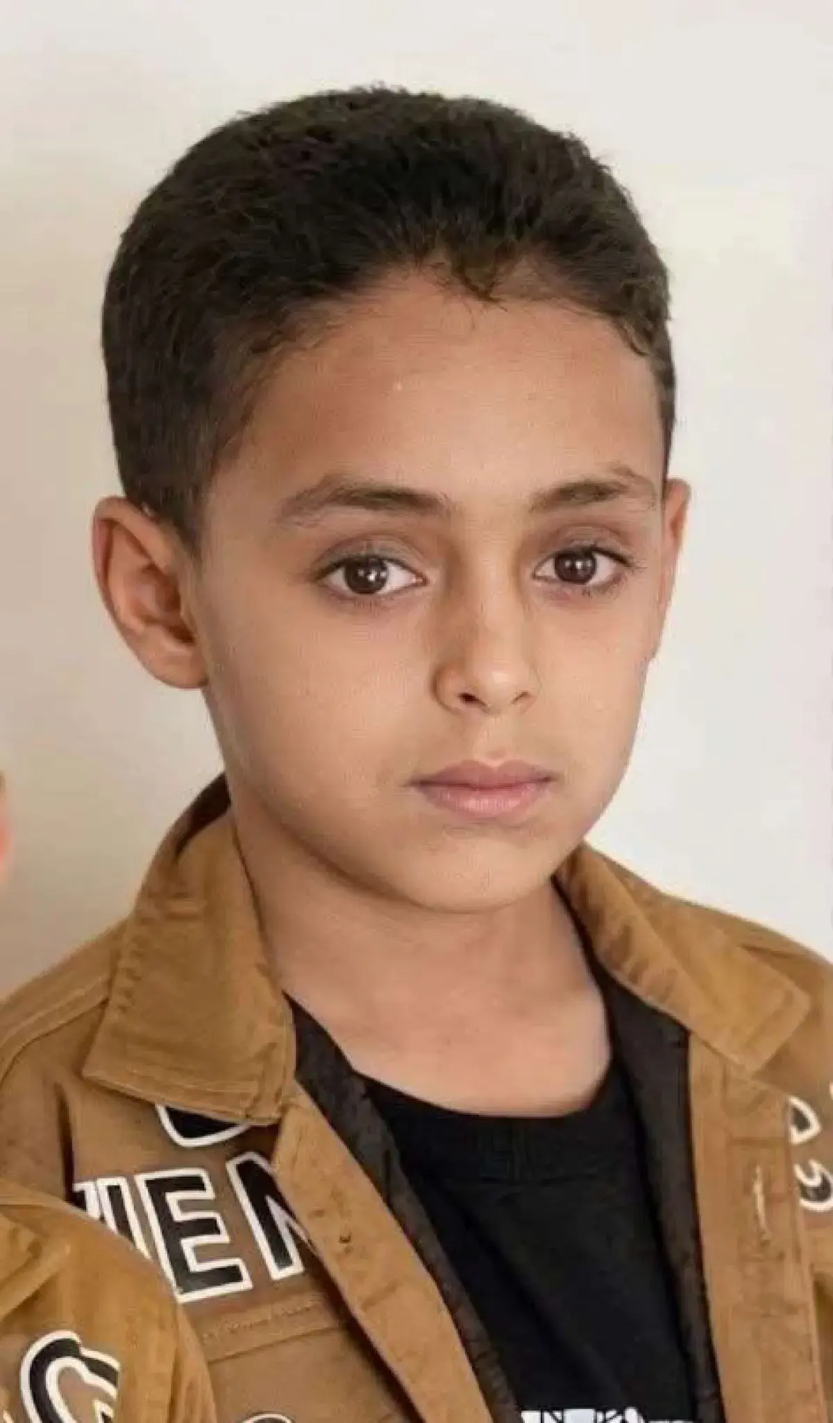 مليشيا الحوثي تواصل عبثها بحياة المدنيين.. طفل يُقتل برصاص مسلحين داخل حوش منزله في تعز