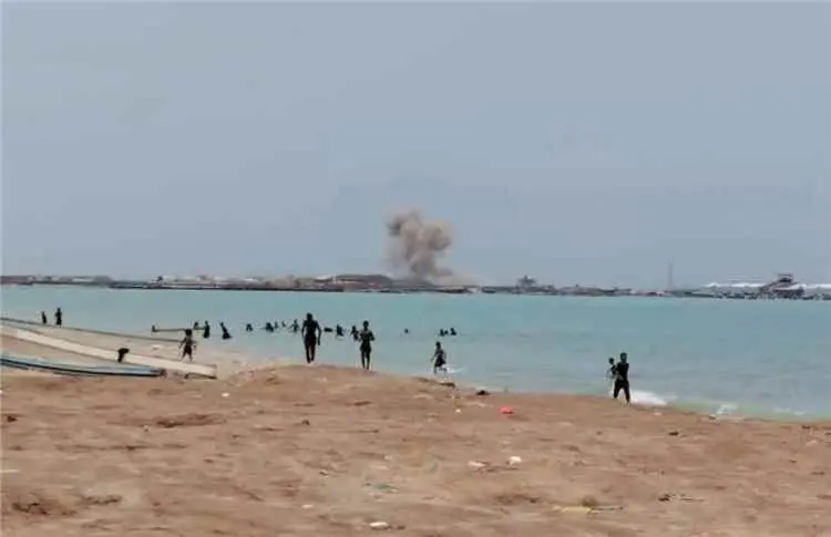 عاجل.. ضربتان صاروخيتان تستهدفان الرصيف البحري في...