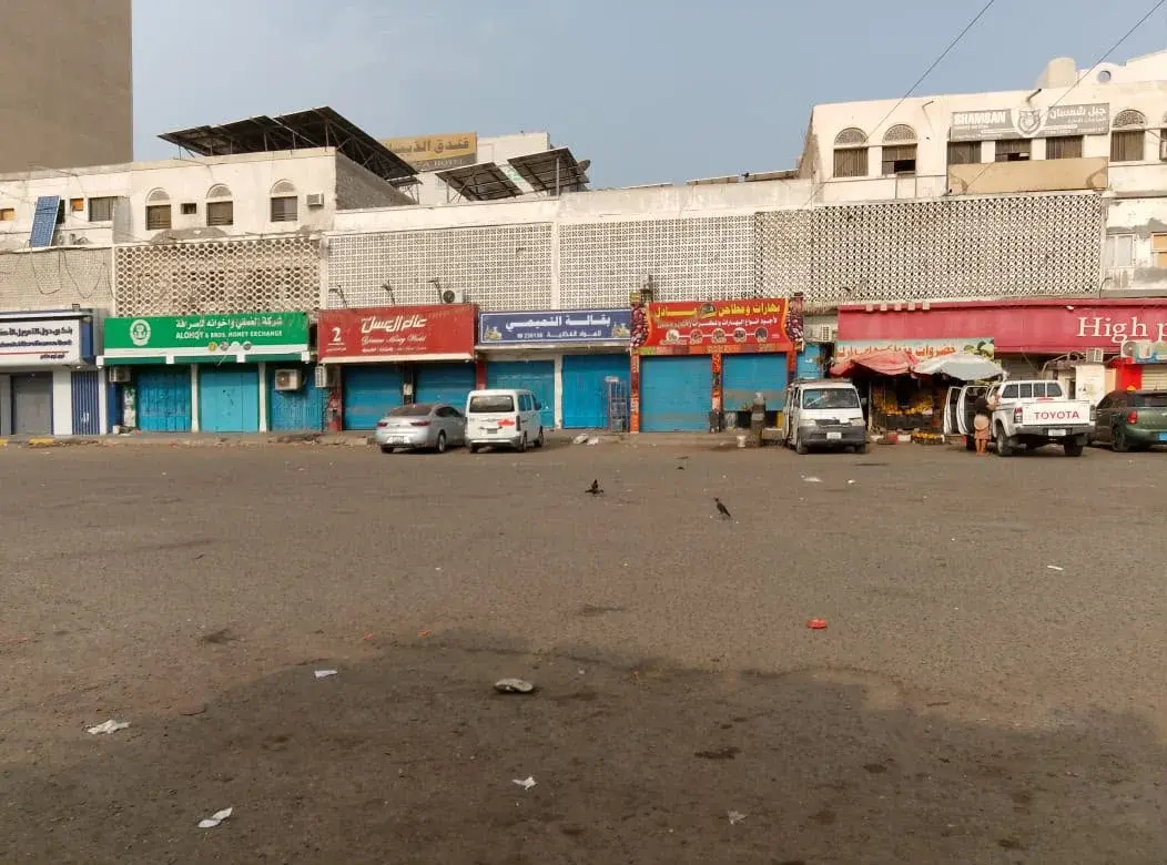 العاصمة عدن تواصل العصيان المدني لليوم الخامس رفضا لحرب الخدمات