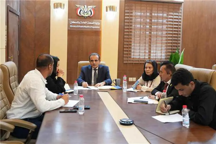 وزير الصحة يناقش مع اليونبس تعزيز التدخلات الصحية