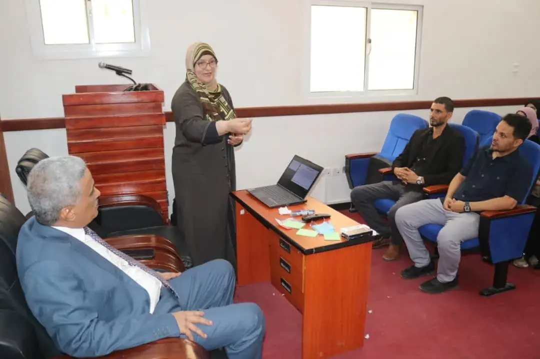 رئيس صندوق صيانة الطرق يفتتح ندوة حول حقوق العمل و...