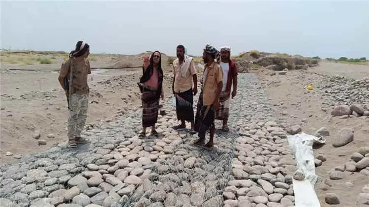 مدير عام تبن يتفقد مشروع الدفاعات الجبيونية في واد...