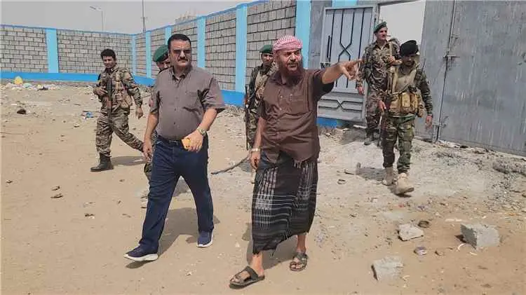 مدير عام البريقة يوجه بإنشاء حديقة عامة في منطقة بئر أحمد