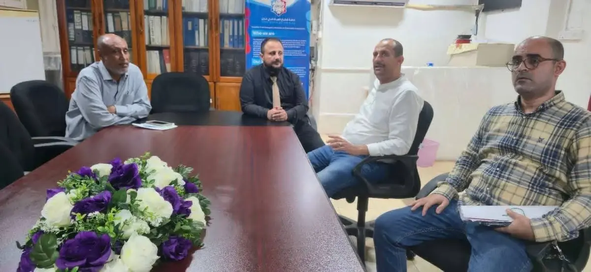 اليزيدي وباخبيرة يبحثان حلولاً فنية للمياه والصرف الصحي في المنصورة
