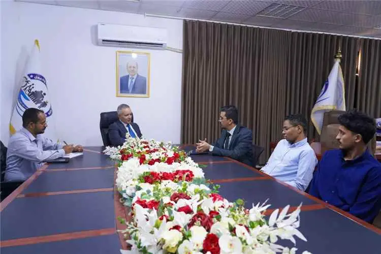 وزير الشؤون الاجتماعية يناقش انشطة وبرامج مؤسسة حضرموت للثقافة