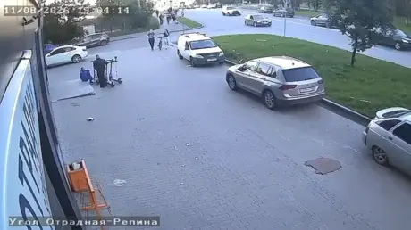 مشاهد مروعة لاصطدام سيارة فاخرة بالمشاة في يكاتيري...