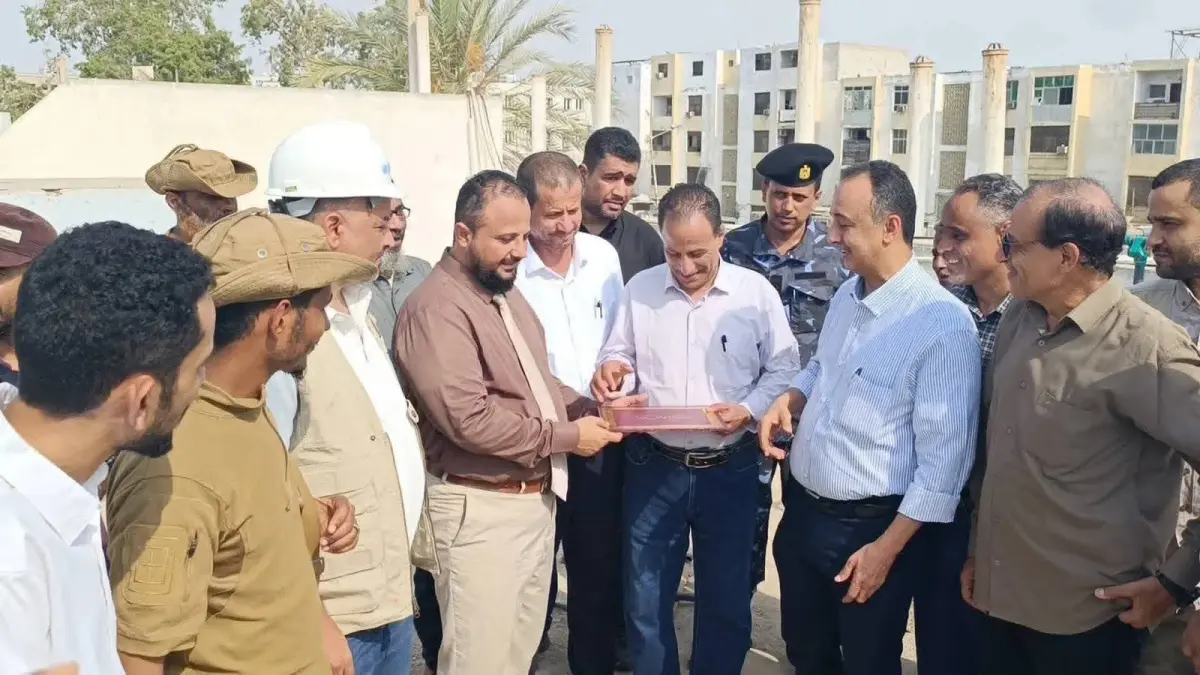 وضع حجر الأساس لمشروع منظومة الطاقة الشمسية بمستشف...